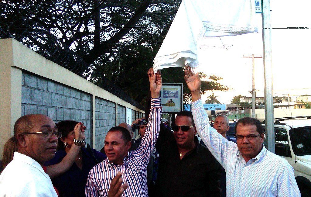 Designan  nombre “Andrés López” a una de las calles de Moca